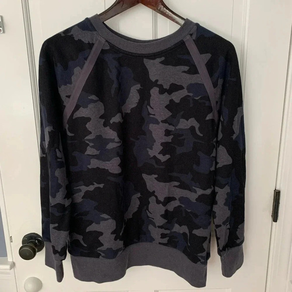 Prana Cozy Up Black and Gray Camo Sweatshirt Size Medium NWT - Picture 2 of 9